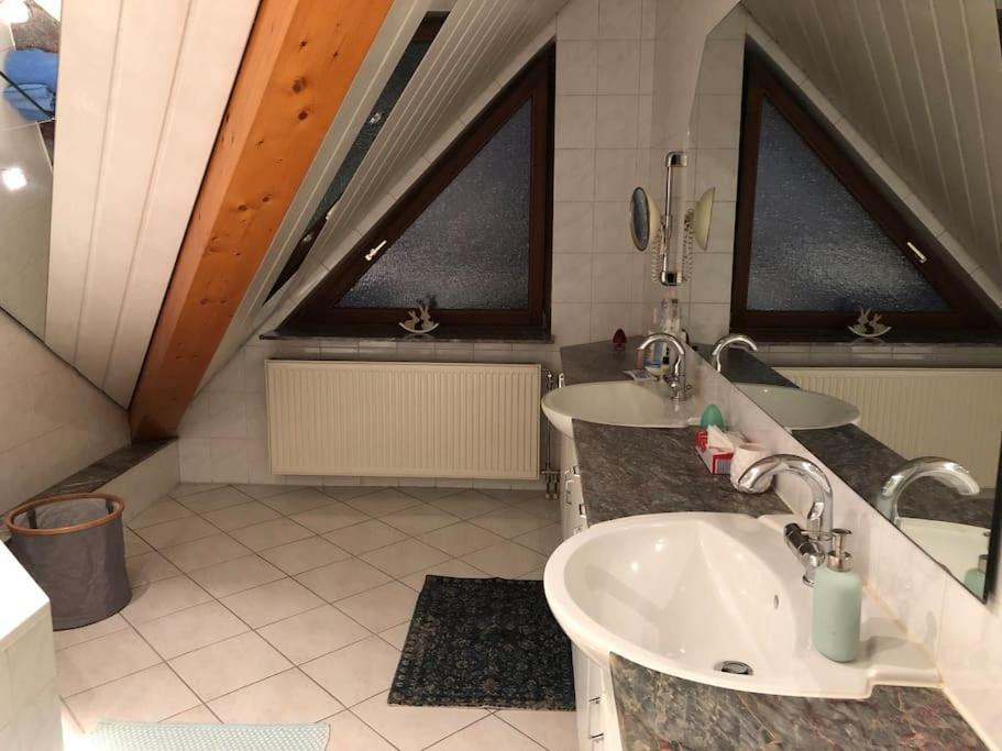 Grosse, Helle Wohnung Fuer Bis Zu 6 Personen Weinheim Buitenkant foto