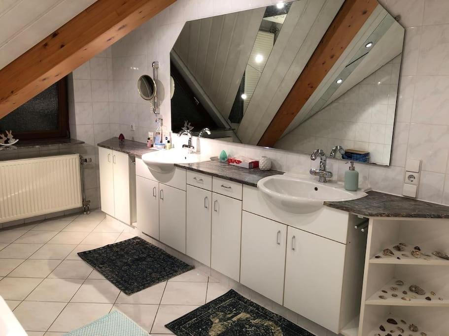 Grosse, Helle Wohnung Fuer Bis Zu 6 Personen Weinheim Buitenkant foto